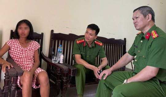 Giải cứu người phụ nữ 31 tuổi lên cầu Hiệp định nhảy sông tự tử