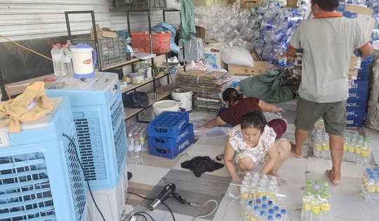 Dùng axit axetic pha nước giếng khoan, sản xuất hơn 1.000 lít giấm giả mỗi ngày