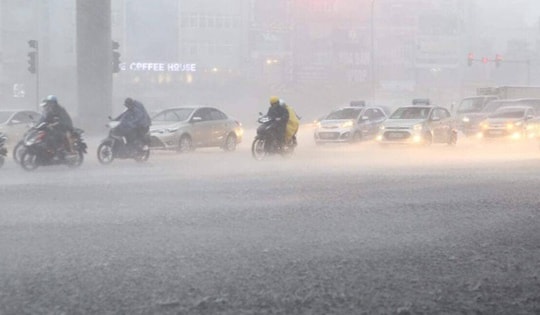 Vùng núi Bắc Bộ tiếp diễn mưa dông, nắng nóng gay gắt ở đồng bằng