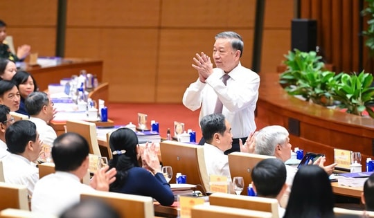 Tổng Bí thư Tô Lâm dự Hội nghị chuyên đề 'Bình dân học vụ số - Quốc hội số'