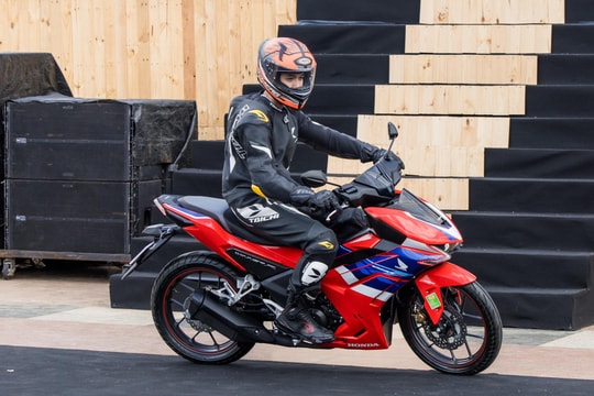 Loạt xe đổ bộ: Honda Winner R hoàn toàn mới, ADV350 lần đầu có tại Việt Nam