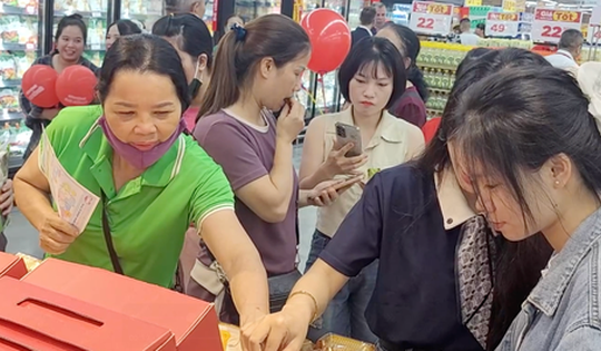 Bánh Trung thu lên kệ sớm, đa dạng phân khúc, thị trường sôi động ngay đầu mùa