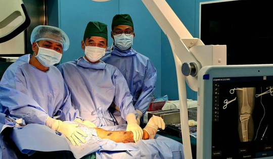 Ê-kíp bác sĩ luân phiên thực hiện nhiệm vụ của TPHCM ở
Côn Đảo cứu sống bệnh nhân chấn thương nặng