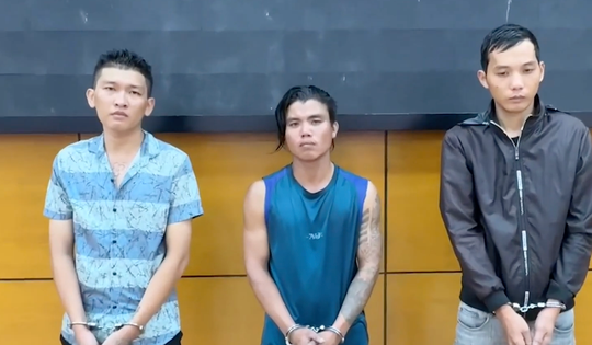 Bắt 3 đối tượng giả danh công an vào công viên cướp tài sản ở TPHCM