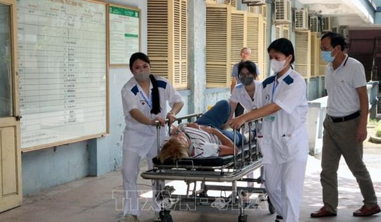 Vụ tai nạn trên cao tốc Cầu Giẽ - Ninh Bình: Huy động nhân lực cấp cứu các nạn nhân