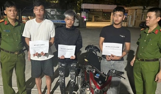 Khởi tố nhóm thanh thiếu niên 'gặp ai cũng chém' để thể hiện bản thân