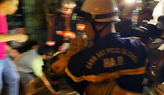 Cháy nhà dân ở Hà Đông lúc nửa đêm, 3 người được cảnh sát giải cứu