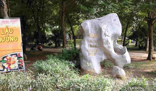 Chủ tịch Hà Nội yêu cầu làm rõ thông tin vườn hoa Trần Quang Diệu hoang tàn, xuống cấp