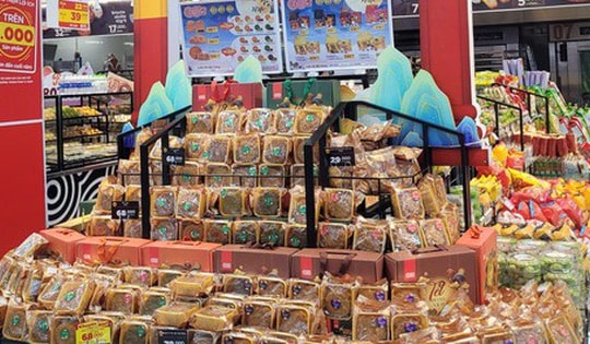 Thị trường bánh trung thu nhộn nhịp với hương vị mới, kích cầu tiêu dùng giới trẻ với giá từ 68.000 đồng/chiếc