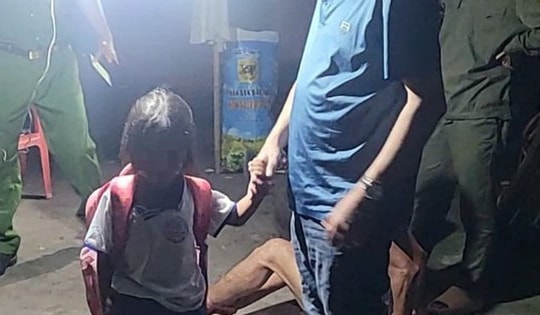 Tìm thấy bé gái lớp 1 mất tích đang ở trong chòi rẫy cùng một người đàn ông