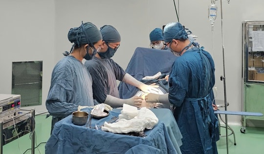 Cứu sống sản phụ sốc mất máu nặng do nhau cài răng lược