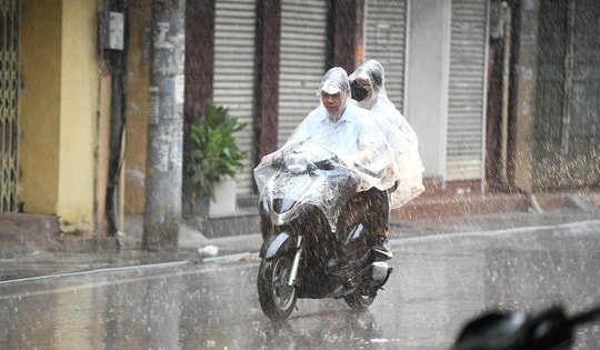 Miền Bắc mưa dông rải rác trước khi bước vào đợt mưa lớn diện rộng