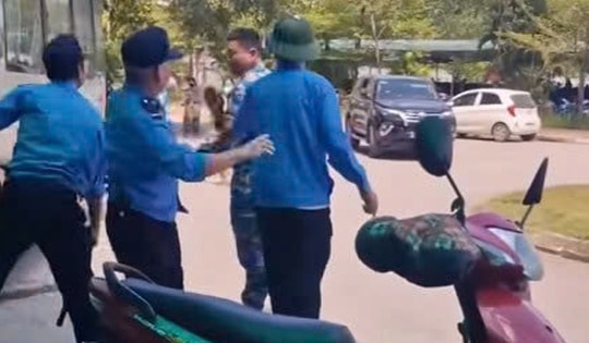 Nguyên nhân 3 bảo vệ hành hung tài xế xe ôm trước cổng Bệnh viện đa khoa số 1 Lào Cai