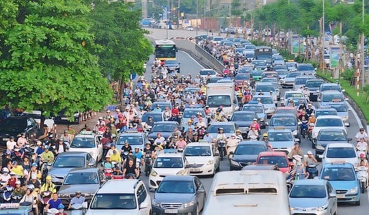 Thu hẹp làn đường có giảm được ùn tắc ở Hà Nội, TP Hồ Chí Minh?