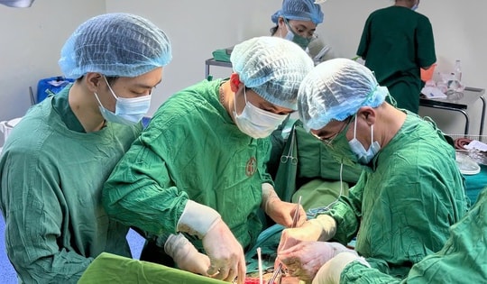 Cứu sống thiếu niên 16 tuổi bị vỡ gan, dập túi mật do tai nạn giao thông