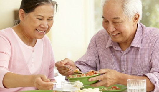 Thói quen ăn sáng giúp người cao tuổi kéo dài tuổi thọ