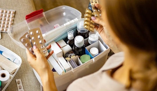 Các loại thuốc phổ biến cần tránh uống cùng trà xanh