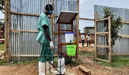 Vừa kiểm soát được bệnh đậu mùa khỉ, châu Phi lại đối mặt nguy cơ Ebola