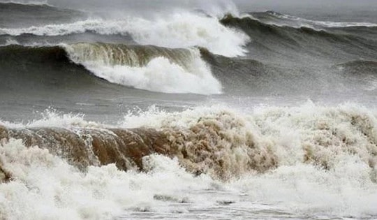 Siêu bão Ragasa còn cách xa Biển Đông nhưng nhiều vùng biển đã có thời tiết xấu