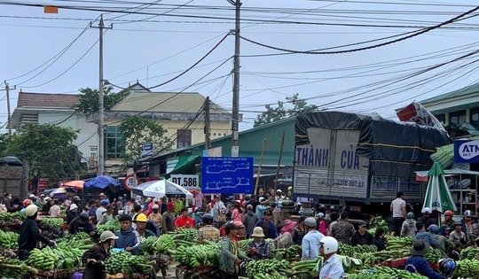 Di dời chợ chuối sau vụ xe tải lao vào chợ khiến nhiều người thương vong