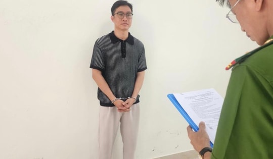 Gã trai lén quay cảnh nhạy cảm rồi cưỡng dâm bạn gái cũ