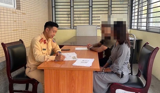 Hà Nội: Phạt tài xế 'độ' thêm đèn chiếu sáng trên ô tô