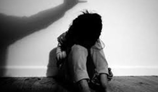 Tạm giữ 2 đối tượng ép nạn nhân uống say để hiếp dâm