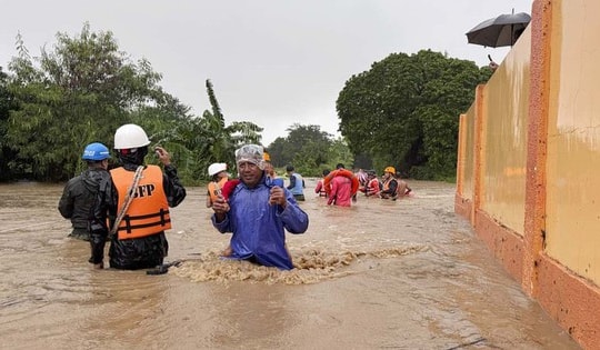 Siêu bão số 9 đang di chuyển rất nhanh trên Biển Đông, ảnh hưởng đến đất liền rất sớm