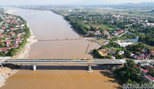 Cầu Phong Châu mới nối đôi bờ sông Hồng trước ngày khánh thành