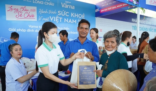 Long Châu đồng hành khám, cấp phát thuốc miễn phí cho các hoàn cảnh khó khăn trên địa bàn tỉnh Vĩnh Long