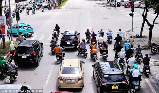 Camera giao thông AI thí điểm tại 1 tuyến phố Hà Nội, nửa ngày phát hiện hơn 1.700 vi phạm