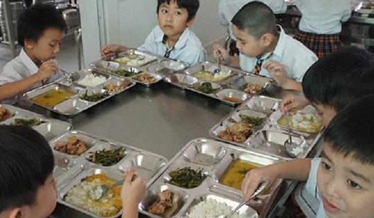 Chất lượng bữa ăn bán trú: Cần giám sát chặt chẽ, tránh hình thức