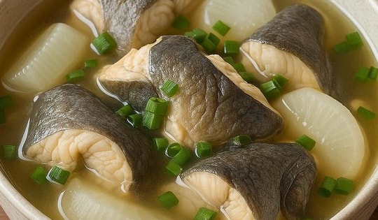 Cá trê vàng hầm củ cải trắng – Món ngon bồi bổ sức khỏe mùa thu