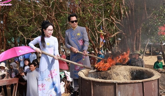 Vợ chồng Mailisa phát tâm đúc đại hồng chung mùa Vu Lan