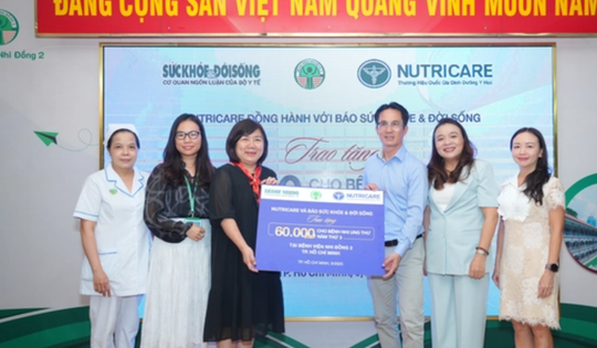 Báo Sức khỏe & Đời sống và Nutricare tiếp dinh dưỡng, thắp hy vọng cho bệnh nhi ung thư