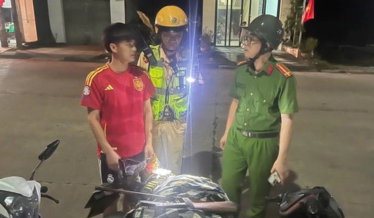 Vi phạm nồng độ cồn, thanh niên ở Bắc Ninh bị phát hiện mang theo súng