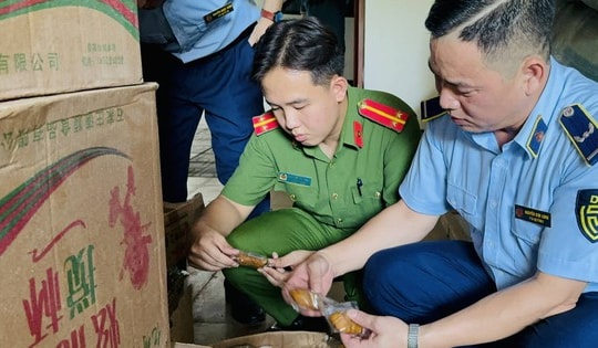 Thu giữ lô hàng hơn 6.000 sản phẩm bánh nướng, kẹo không rõ xuất xứ