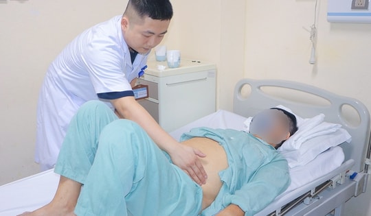 Cụ ông 77 tuổi mắc đồng thời phì đại tuyến tiền liệt, thoát vị bẹn và khối u mỡ khổng lồ