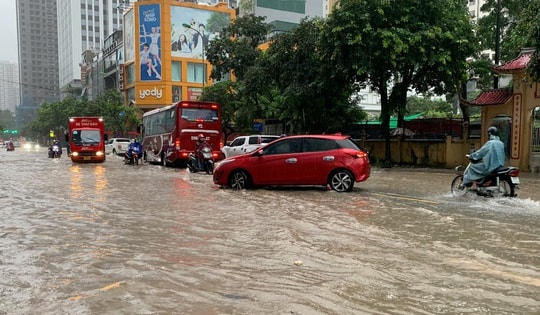 Đêm nay nhiều khu vực mưa lớn đỉnh điểm, bão số 10 có thể nguy hiểm hơn bão Ragasa