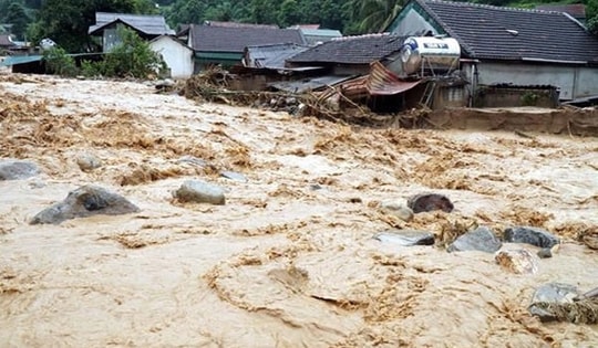 Xuất hiện kỷ lục 1.000 điểm có nguy cơ xảy ra lũ quét, sạt lở đất sau bão số 10