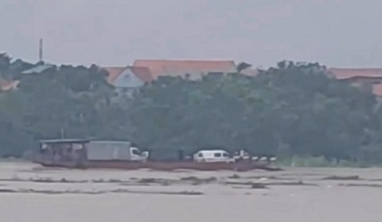 Chở khách qua sông khi nước lũ chảy mạnh, công ty vận tải đường thủy bị xử phạt