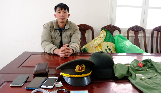 Bắt quả tang thanh niên giả danh công an để ‘tạo uy tín’