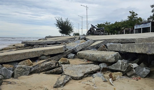 Huế: Khẩn cấp ứng phó sạt lở, ngăn nguy cơ mở cửa biển mới