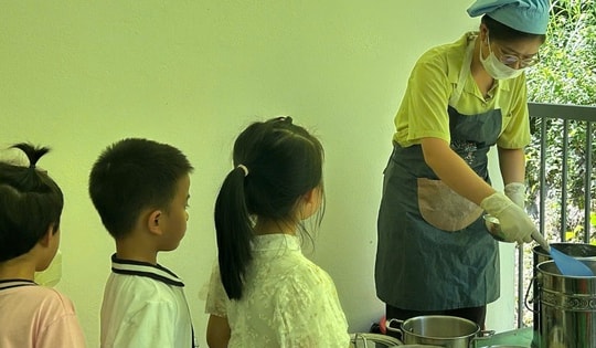 Bữa ăn học đường đủ đầy nền tảng sức khỏe cho học sinh vùng đất Thái Nguyên