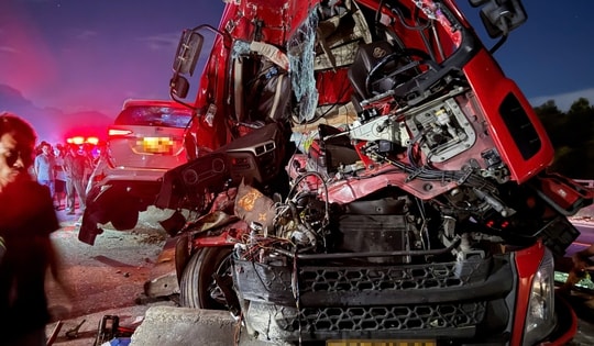 Tai nạn giao thông nghiêm trọng giữa 3 ô tô trên cao tốc La Sơn - Túy Loan