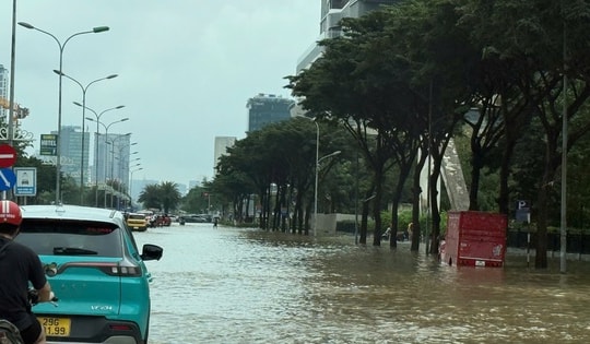 Hà Nội yêu cầu chuẩn bị đầy đủ máy móc xử lý ngập úng do mưa lớn ảnh hưởng bão số 11