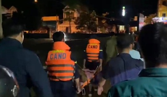 Tìm thấy thi thể cháu bé lớp 4 bị nước lũ cuốn trôi dưới suối Mon, Sơn La