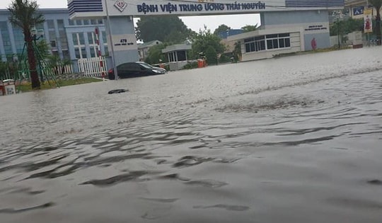 Hàng trăm nhà ngập, nhiều khu dân cư bị cô lập do mưa lớn sau bão số 11 tại Thái Nguyên và Bắc Ninh