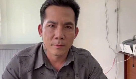 Sau va chạm giao thông, người đàn ông đấm và tát vào mặt người khác