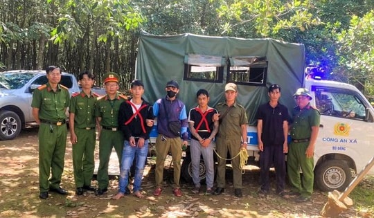 Hai tên trộm ra đầu thú sau khi chia nhau tiền từ việc bán xe trộm cắp